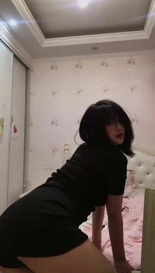 皮皮蝦網紅純欲女神【在下小羊】人前傲女，人後母狗，被金主包養定製私拍各種裸舞紫薇視頻207V (99)