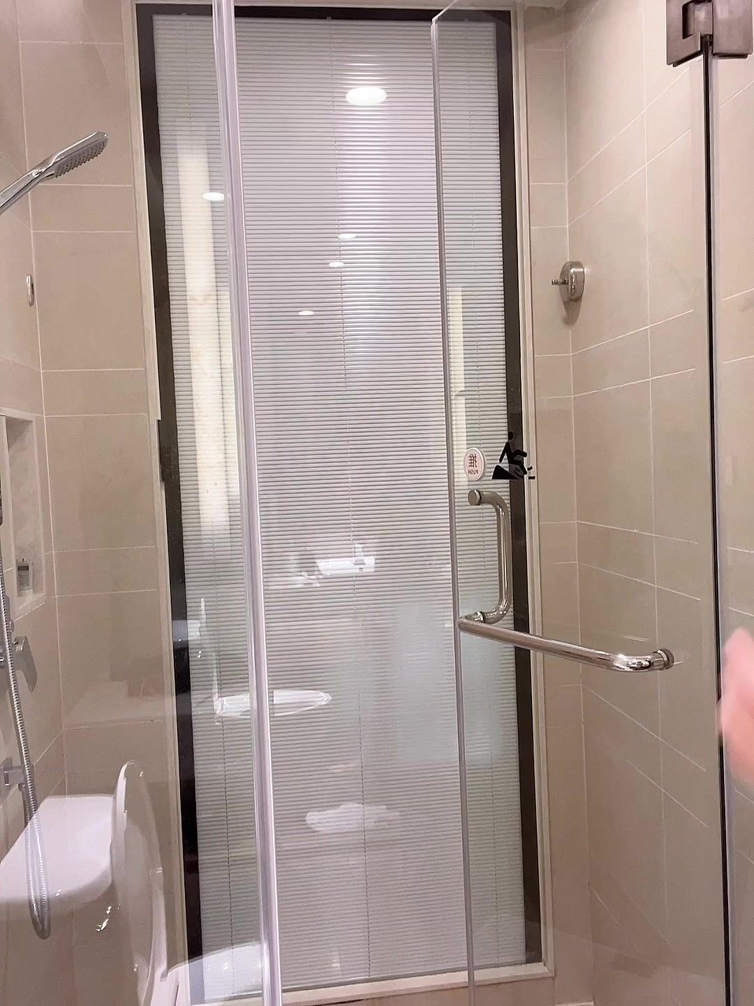 不呆貓史上最大尺度寫真浴室濕身激凸露點 ，浴室人妻的濕身誘惑(3)