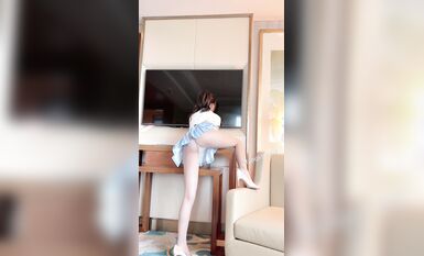 秀人頂級女神『王馨瑤』最新寫真花絮 秀人頂流女神 藍色JK短裙無限誘惑 超性感 高清1080P版