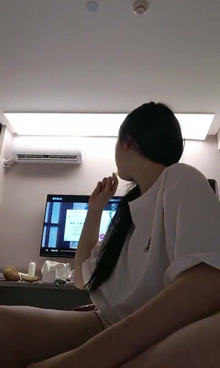 超級大胸~【00後超級胸】無套狂干~爽到飛天，大奶子看著就想吃奶，實在是誘惑，吃雞啪啪爽飛啦~