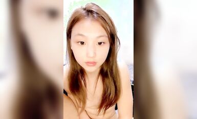 新人小情侶直播賺點小外塊，先自慰再口交啪啪開始操逼