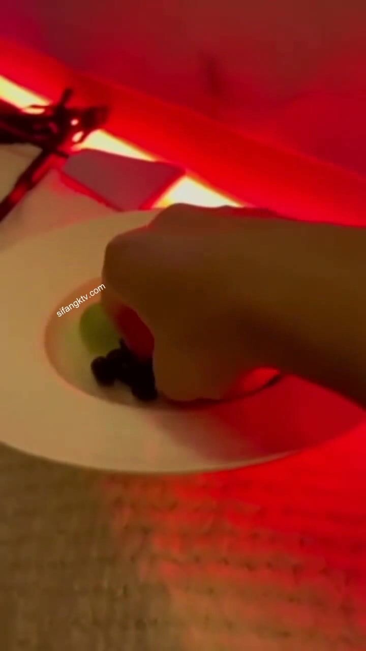 微博海歸大神『性學先生』終極調教啪啪私拍 連操三天粉逼軟妹 蜜桃臀美女 (28)