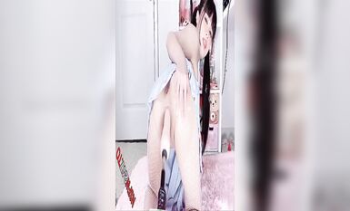 推特二次元小仙女紅人亞裔正妹迷人的貓老師收費私拍年齡不大玩得超級大膽各種道具雙洞齊開 (2)