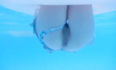 戶外露出界鼻祖！曾火遍全網的美臀反差人妻【人間精靈】景區人前放肆露出+野戰車震無水全套 (1)