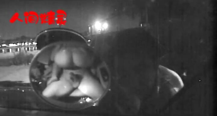 戶外露出界鼻祖！曾火遍全網的美臀反差人妻【人間精靈】景區人前放肆露出+野戰車震無水全套 (18)