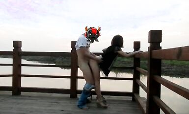 戶外露出界鼻祖！曾火遍全網的美臀反差人妻【人間精靈】景區人前放肆露出+野戰車震無水全套 (6)