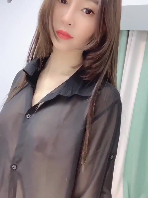 OL女神 下了班就是你的 甜蜜女友，OL制服下的秘密，手指撥動蜜乳 非常誘惑，扣穴吃奶自慰 20V完整版 無水印 (14)