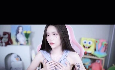 LPL前職業選手WE大舅子前妻【金提莫】公開售賣SEX大尺度資源~身材爆炸奶頭夠粉~超誘人 (6)