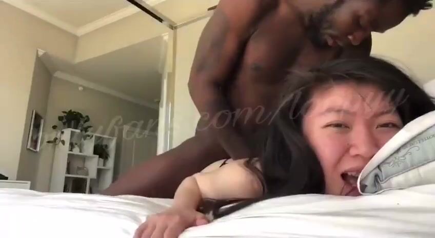 推特獵奇圈福利視頻重磅來襲第八季【那些崇拜黑人討好黑人喜歡被黑人大驢屌肏的國人反差妹】 (11)