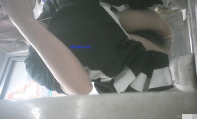 七月私房最新流出廁拍大神潛入 師范大學附近公共廁所全景偷拍青春靚麗的學妹第三期露臉上下同賞2-黑色運動裝