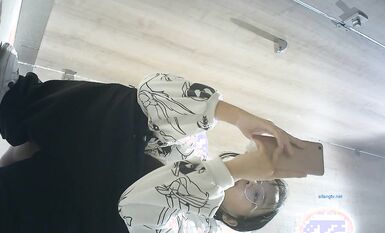 【精選廁拍】奶茶店全景偷拍多位漂亮的妹紙們2  (17)