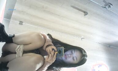 【精選廁拍】奶茶店全景偷拍多位漂亮的妹紙們2  (6)