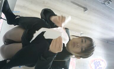 【精選廁拍】奶茶店全景偷拍多位漂亮的妹紙們2  (7)