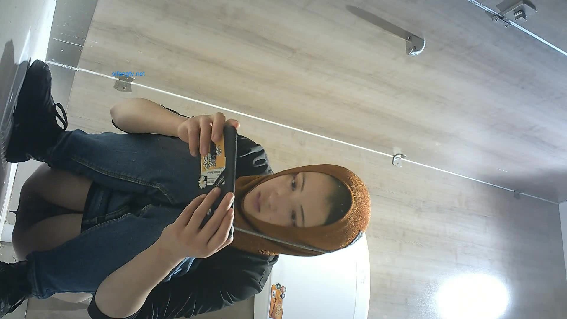 【精選廁拍】奶茶店全景偷拍多位漂亮的妹紙們2  (9)