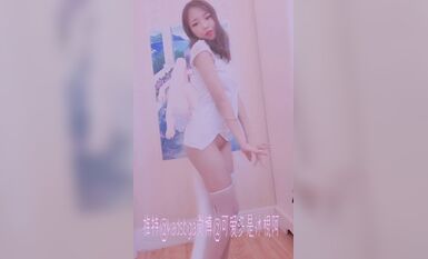 推特上著名抖音風福利姬可愛多是冰棍阿-露臉白色短款旗袍韓舞