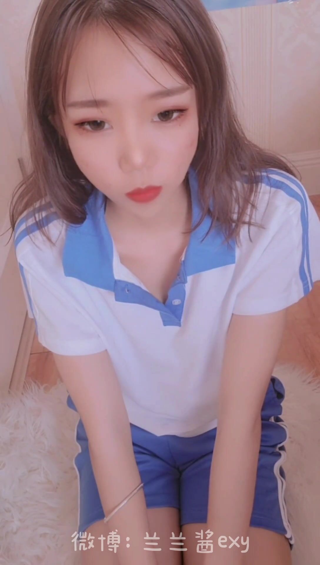 推特上著名抖音風福利姬可愛多是冰棍阿-露臉角色扮演