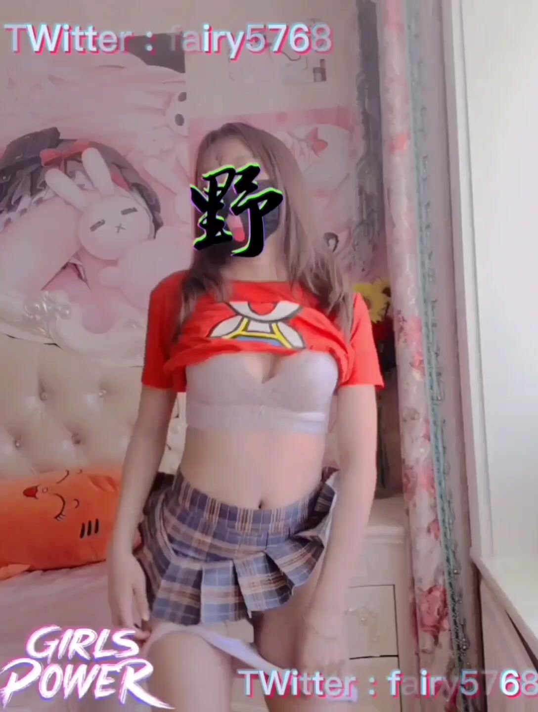 推特上著名抖音風福利姬可愛多是冰棍阿私拍各種潮流BGM活潑裸舞露臉母狗式紫薇 (18)