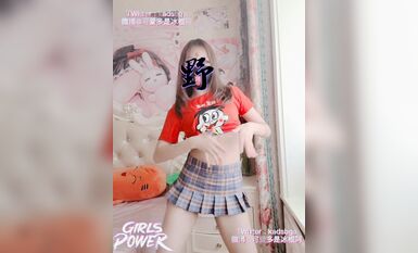 推特上著名抖音風福利姬可愛多是冰棍阿私拍各種潮流BGM活潑裸舞露臉母狗式紫薇 (19)