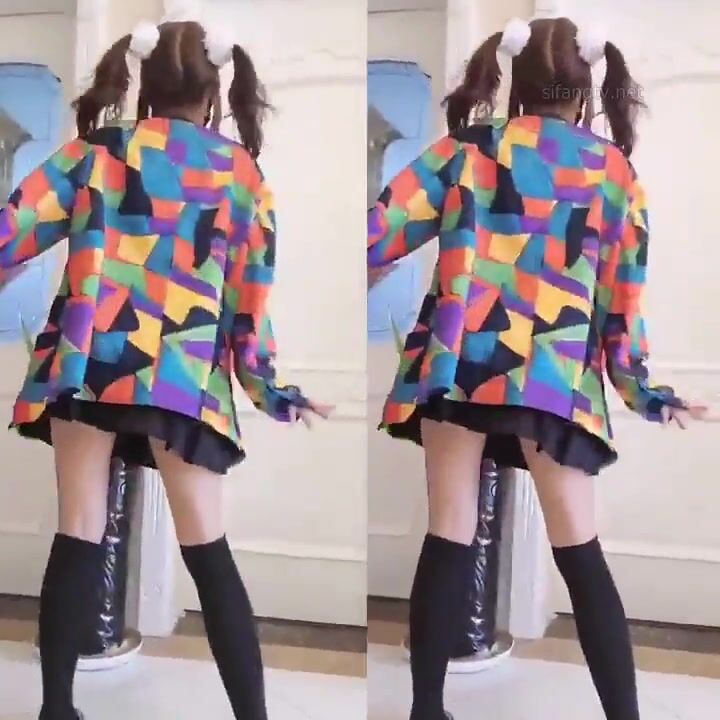 推特上著名抖音風福利姬可愛多是冰棍阿私拍各種潮流BGM活潑裸舞露臉母狗式紫薇 (20)