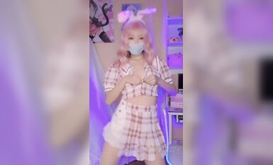 推特上著名抖音風福利姬可愛多是冰棍阿私拍各種潮流BGM活潑裸舞露臉母狗式紫薇 (9)