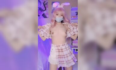 推特上著名抖音風福利姬可愛多是冰棍阿私拍各種潮流BGM活潑裸舞露臉母狗式紫薇 (9)