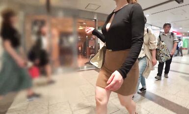 【フルHD 超高畫質】ポニーテールお姉さんの肉感ムチムチBODY！！ハミ尻・ハミ披露で周囲騒然(笑)