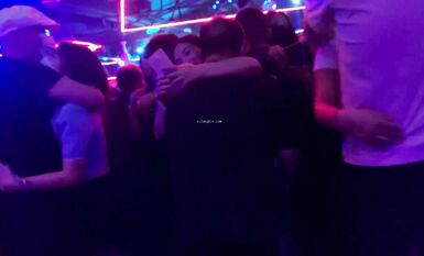 光棍小叔有空就去舞廳舞一曲浪漫時光，燈光昏暗放開心情就是舒服