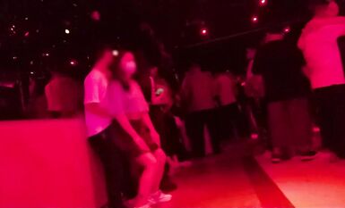 砂舞廳的激情，小姐姐好賣力，小哥招架不住