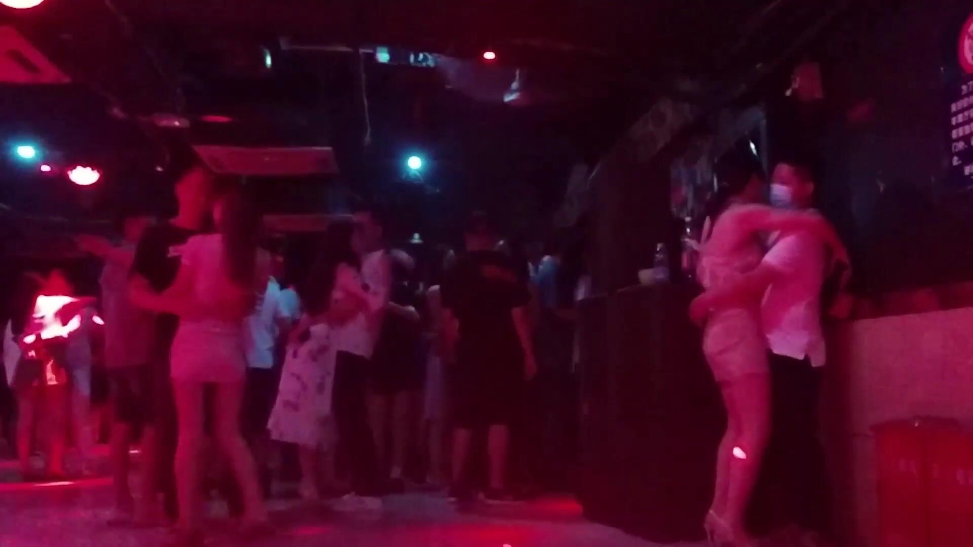 砂舞情緣，高跟鞋短裙翹臀好性感，小哥靠牆操作太享受_Chinese_characteristic_dance_hall_sexy