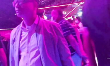 重慶大眾舞廳底層勞動者的興趣，吸引力從不減退，人氣一直都火爆，男男女女都喜歡去舞一曲