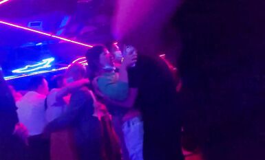 門票15元舞廳，愛情就從舞廳開始，下午實拍重慶舞廳人擠人，燈光昏暗？摟摟抱抱好浪漫