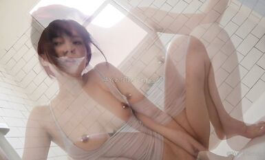 極品露臉女神！各大社交平台焦點人物亞裔網紅反差婊Yuna火辣私拍性感身材各種方式自嗨加油 (10)