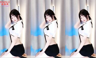 萬眾矚目！虎牙星秀主播女神級別清純美女【林小花】首次私人定製露逼裸舞大尺度流出不虧是網紅真會整活 奇領林小花(1)