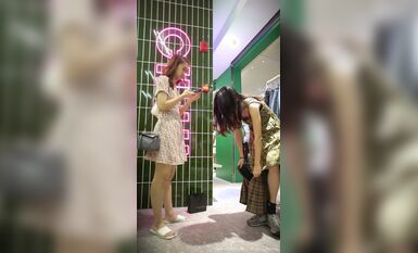 YC192服裝店小姐姐當眾換裙子走光！一箭雙雕！