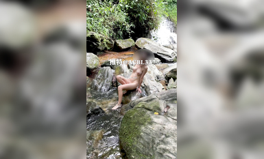 最新推特露出女神『愛吃菠蘿』真愛粉極限露出挑戰 路口換衣 白嫩肉體 極品身材 高清嬉戲