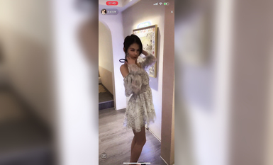 最新《瘋狂抖音》外篇之《抖音擦邊8》各種閃現走光刷邊 走私會議房給男友口愛 這期超精彩2.美女擦邊 (3)