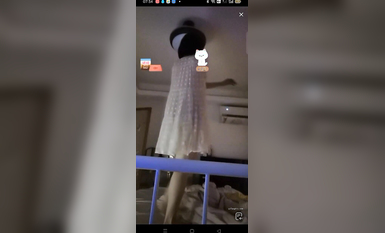 最新《瘋狂抖音》外篇之《抖音擦邊8》各種閃現走光刷邊 走私會議房給男友口愛 這期超精彩4.真空凸點 (2)