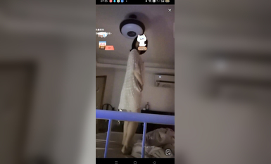 最新《瘋狂抖音》外篇之《抖音擦邊8》各種閃現走光刷邊 走私會議房給男友口愛 這期超精彩4.真空凸點 (2)