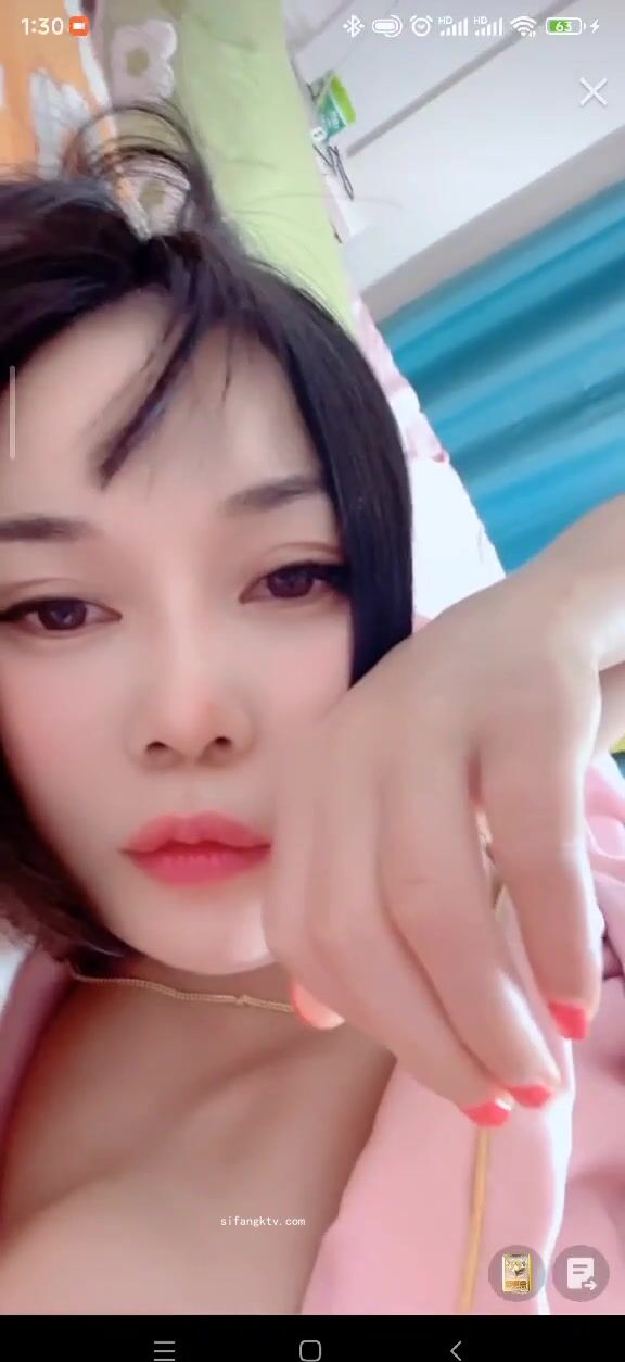 最新《瘋狂抖音》外篇之《抖音擦邊8》各種閃現走光刷邊 走私會議房給男友口愛 這期超精彩5.刺激 (1)