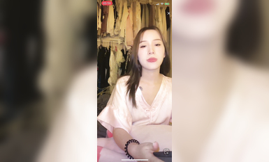 最新《瘋狂抖音》外篇之《抖音擦邊8》各種閃現走光刷邊 走私會議房給男友口愛 這期超精彩2.美女擦邊 (10)