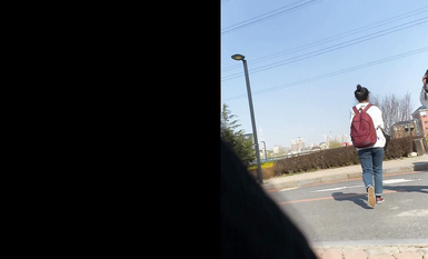 校園學生妹CD 偷拍大神學校專挑短裙學生妹 疑似內褲上有根逼毛 大膽刺激 高清 (14)