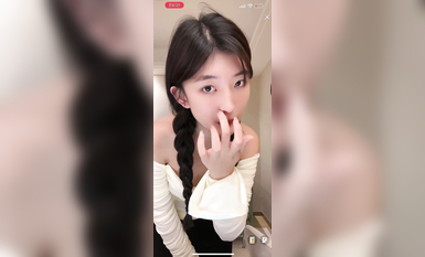 最新《瘋狂抖音》外篇之《抖音擦邊8》各種閃現走光刷邊 走私會議房給男友口愛 這期超精彩1-美女露點 (5)