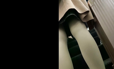 校園學生妹CD 偷拍大神學校專挑短裙學生妹 疑似內褲上有根逼毛 大膽刺激 高清 (10)