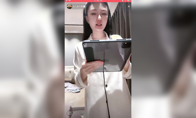 最新《瘋狂抖音》外篇之《抖音擦邊8》各種閃現走光刷邊 走私會議房給男友口愛 這期超精彩2.美女擦邊 (4)