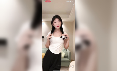 最新《瘋狂抖音》外篇之《抖音擦邊8》各種閃現走光刷邊 走私會議房給男友口愛 這期超精彩1-美女露點 (7)