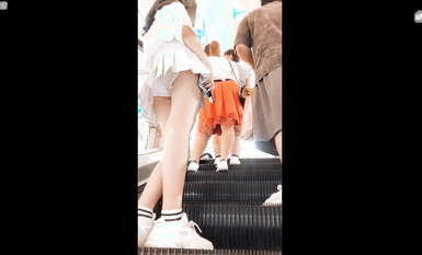 校園學生妹CD 偷拍大神學校專挑短裙學生妹 疑似內褲上有根逼毛 大膽刺激 高清 (5)