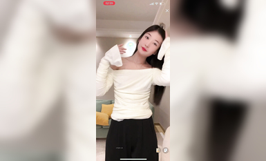 最新《瘋狂抖音》外篇之《抖音擦邊8》各種閃現走光刷邊 走私會議房給男友口愛 這期超精彩1-美女露點 (4)