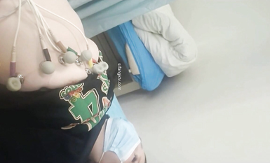 國內某體檢中心心電圖檢查偷拍 各種美乳大學生少婦美乳映入眼簾，處女的奶子圓潤堅挺好好看 (13)
