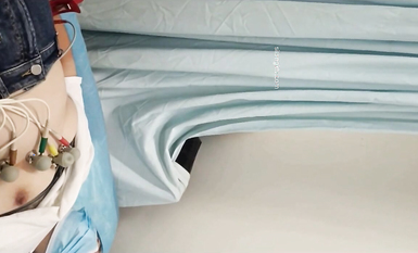 國內某體檢中心心電圖檢查偷拍 各種美乳大學生少婦美乳映入眼簾，處女的奶子圓潤堅挺好好看 (3)