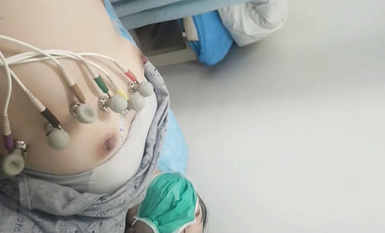 國內某體檢中心心電圖檢查偷拍 各種美乳大學生少婦美乳映入眼簾，處女的奶子圓潤堅挺好好看 (27)